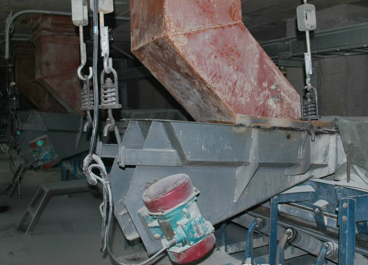 GZG振動給料機在選煤廠應(yīng)用問題的分析與解決 GZG振動給料機在選煤廠應(yīng)用問題的分析與解決