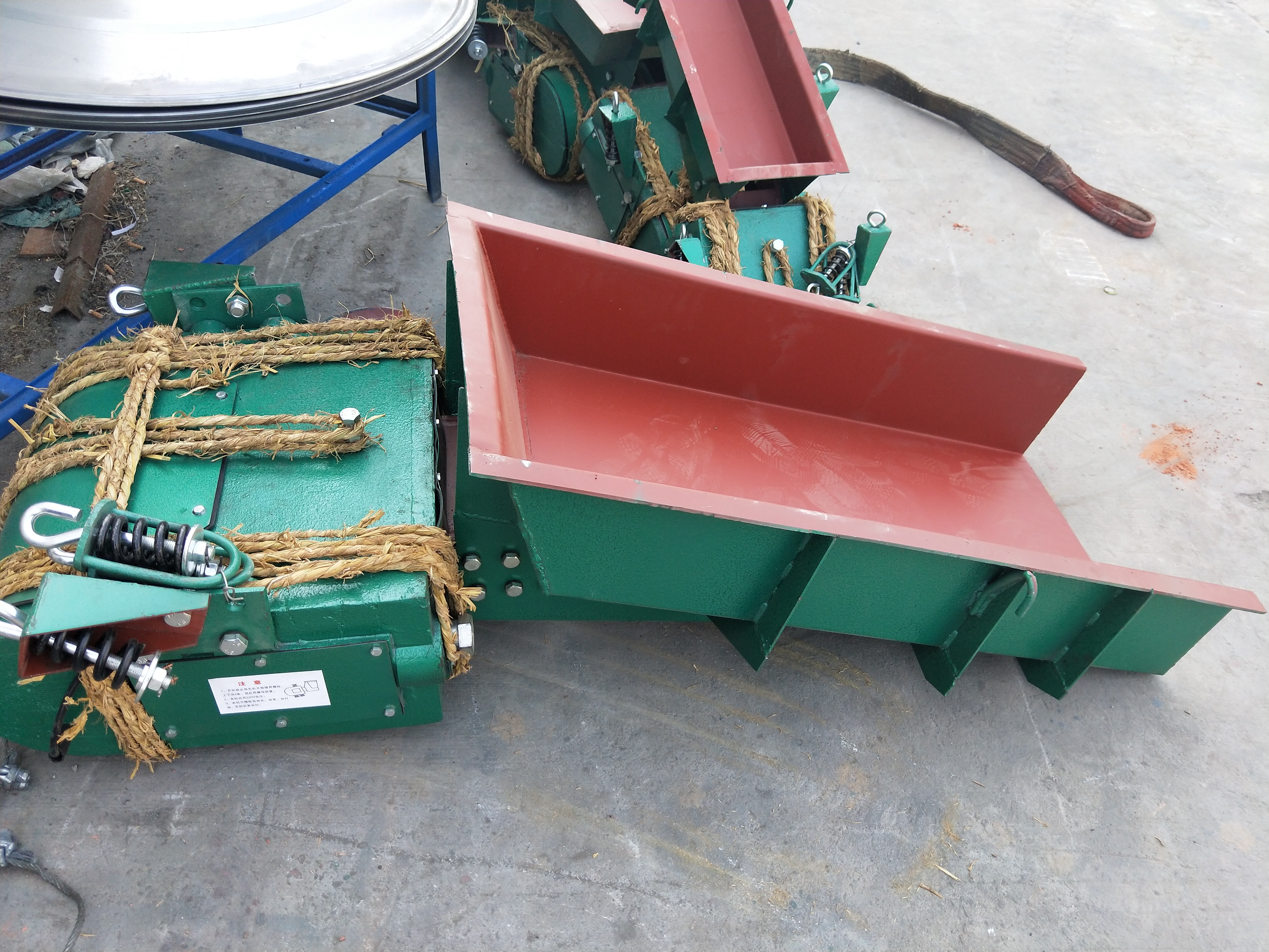 GZ4電磁給料機(jī) 50噸每小時(shí)振動(dòng)喂料機(jī) 沙石振動(dòng)給料機(jī)